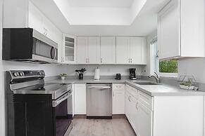 BnB Hyperion Brand New 2b2b Retreat w Patio