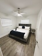 BnB Hyperion Brand New 2b2b Retreat w Patio