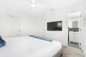 BnB Hyperion Brand New 2b2b Retreat w Patio