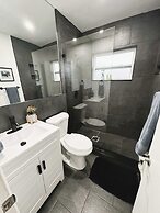 BnB Hyperion Brand New 2b2b Retreat w Patio