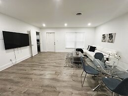 BnB Hyperion Brand New 2b2b Retreat w Patio