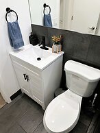 BnB Hyperion Brand New 2b2b Retreat w Patio