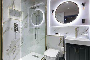 Urban Chic - Turnstile