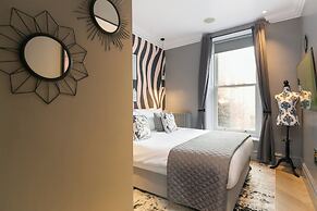 Urban Chic - Broad Court