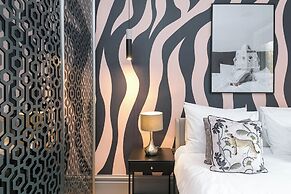 Urban Chic - Broad Court