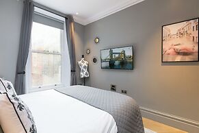 Urban Chic - Broad Court