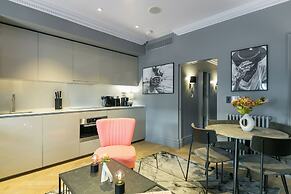 Urban Chic - Broad Court