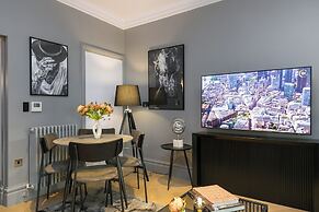 Urban Chic - Broad Court