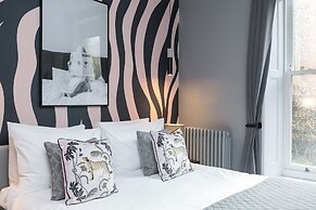 Urban Chic - Broad Court