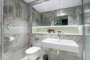 Urban Chic - Broad Court