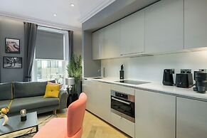 Urban Chic - Broad Court