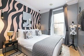 Urban Chic - Broad Court