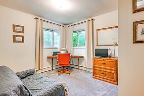 3 Mi to Michigan State: Apt w/ Patio in Lansing!