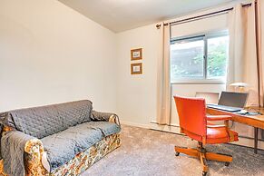 3 Mi to Michigan State: Apt w/ Patio in Lansing!