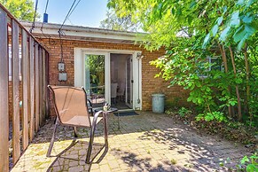 3 Mi to Michigan State: Apt w/ Patio in Lansing!