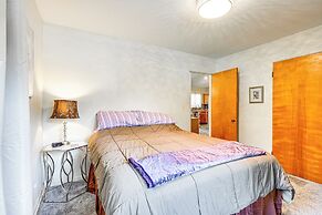 3 Mi to Michigan State: Apt w/ Patio in Lansing!