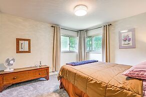 3 Mi to Michigan State: Apt w/ Patio in Lansing!