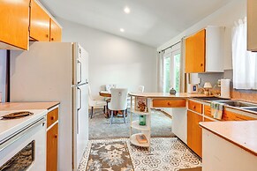 3 Mi to Michigan State: Apt w/ Patio in Lansing!