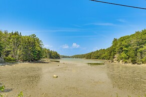 Peaceful Coastal Maine Retreat, Walk to Trails