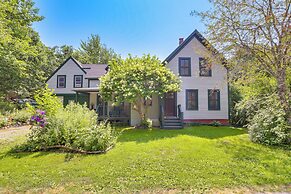 Peaceful Coastal Maine Retreat, Walk to Trails