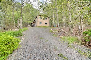 Wooded Tobyhanna Home w/ Fire Pit & Lake Access!