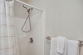 Peaceful Biloxi Getaway - 7 Mi to Beach & Downtown