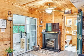 Patio & Fire Pit: Charming Cabin in Roaring Gap!