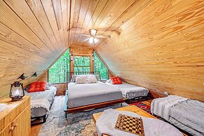 Patio & Fire Pit: Charming Cabin in Roaring Gap!