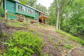 Pet-friendly West Jefferson Home w/ River View!