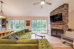 Pet-friendly West Jefferson Home w/ River View!