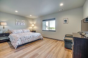 Charming Home ~ Half-mi to Potholes State Park