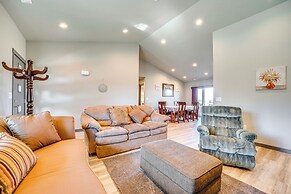 Charming Home ~ Half-mi to Potholes State Park