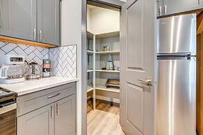 Charming Home ~ Half-mi to Potholes State Park