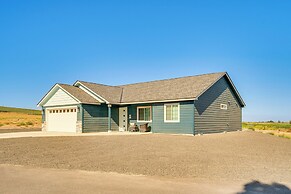 Charming Home ~ Half-mi to Potholes State Park