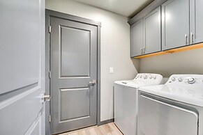 Charming Home ~ Half-mi to Potholes State Park