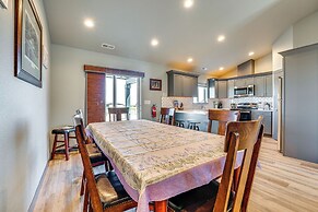 Charming Home ~ Half-mi to Potholes State Park