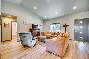 Charming Home ~ Half-mi to Potholes State Park