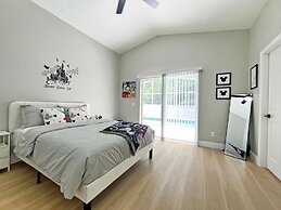 Stardust Villa 4 Bedroom Home by RedAwning