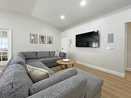 Stardust Villa 4 Bedroom Home by RedAwning