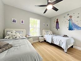 Stardust Villa 4 Bedroom Home by RedAwning