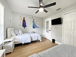 Stardust Villa 4 Bedroom Home by RedAwning