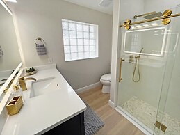 Stardust Villa 4 Bedroom Home by RedAwning