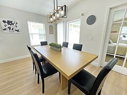 Stardust Villa 4 Bedroom Home by RedAwning