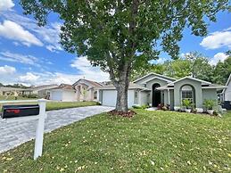 Stardust Villa 4 Bedroom Home by RedAwning