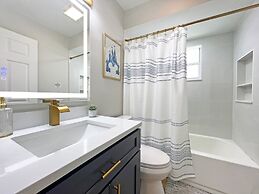 Stardust Villa 4 Bedroom Home by RedAwning