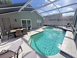 Stardust Villa 4 Bedroom Home by RedAwning