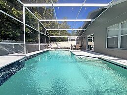 Stardust Villa 4 Bedroom Home by RedAwning