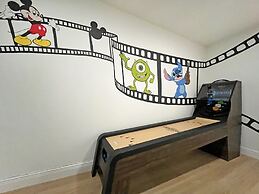 Stardust Villa 4 Bedroom Home by RedAwning