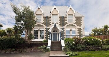 Armyn House Apartments