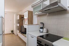 Apartment Meet & Greet